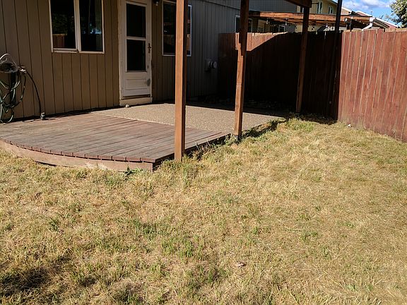 3rd image of 142 NE Skylar St