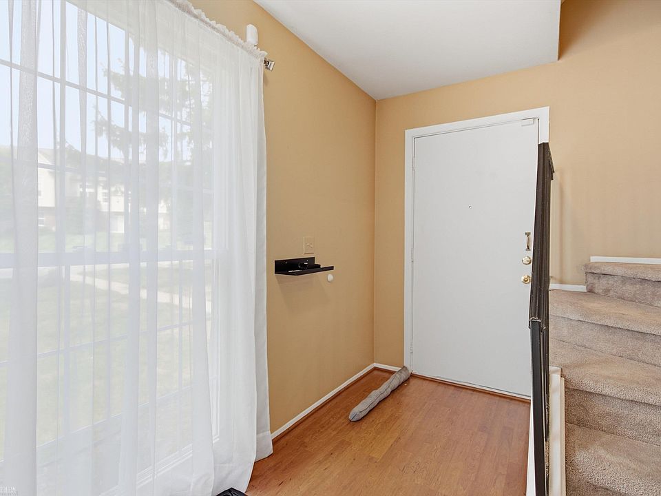 1328 Brook Ln, photo 2