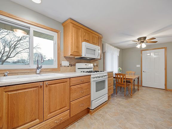 5th image of 810 Revere Rd