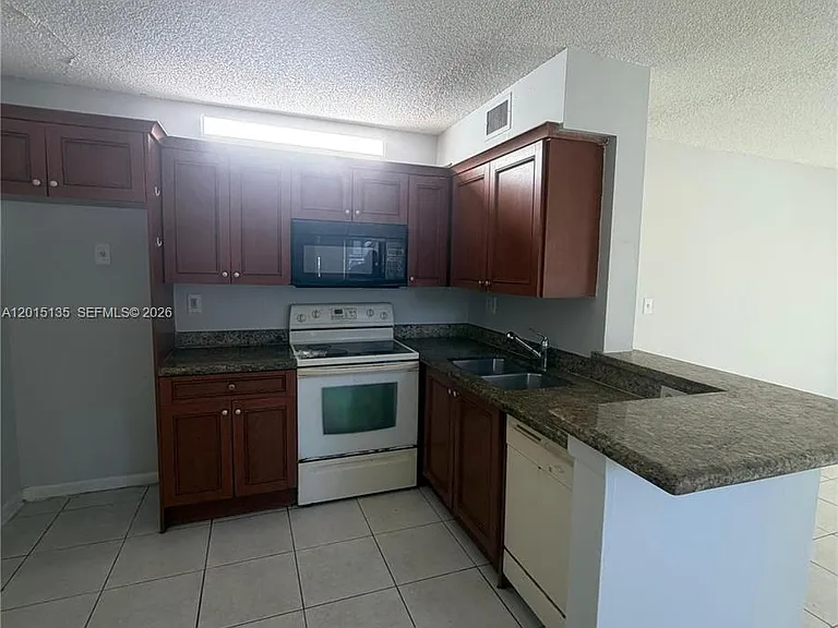 11472 NW 42nd St #11472 — Photo 2