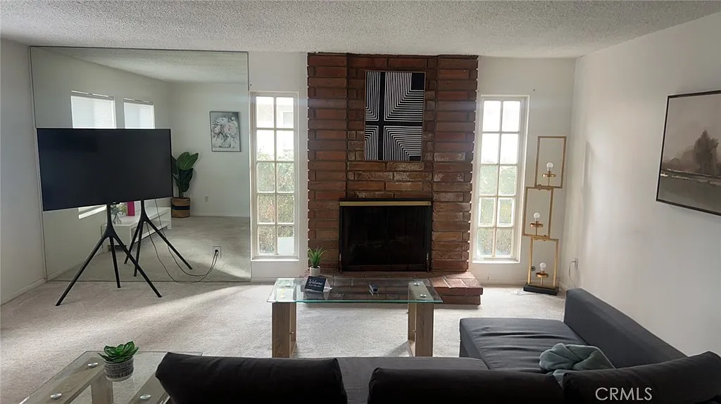 3 bed, 1789 sqft, $3,950 — Photo 3