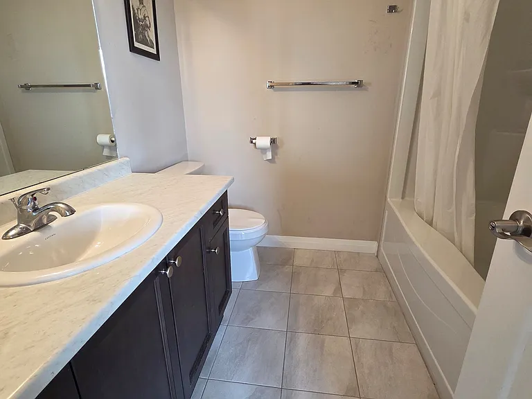 100 Laguna Village Cres — Photo 9