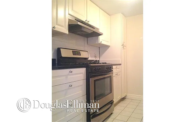 Rented by Douglas Elliman | media 29