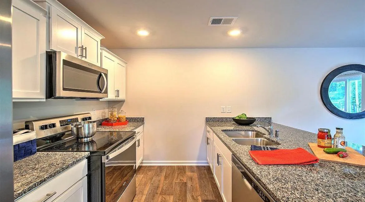 101 Oakmont Valley Trl — Photo 3