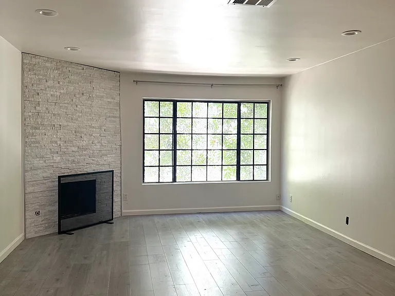 5820 Yolanda Ave #8 — Photo 1
