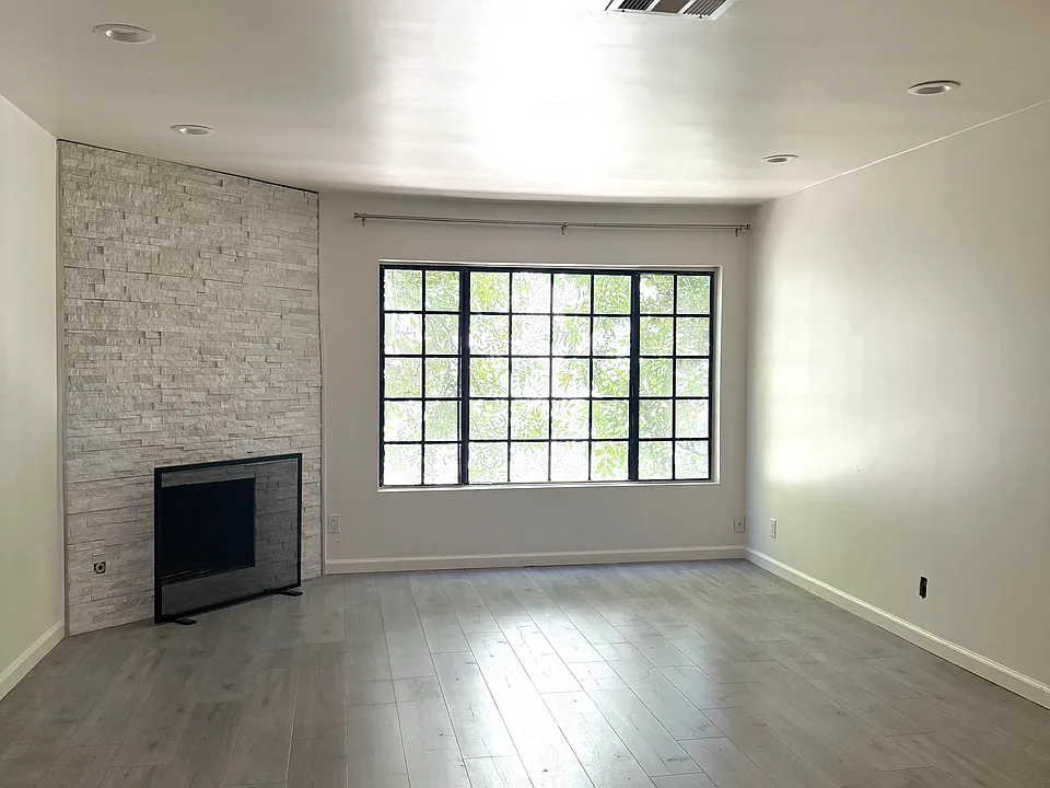5820 Yolanda Ave #8