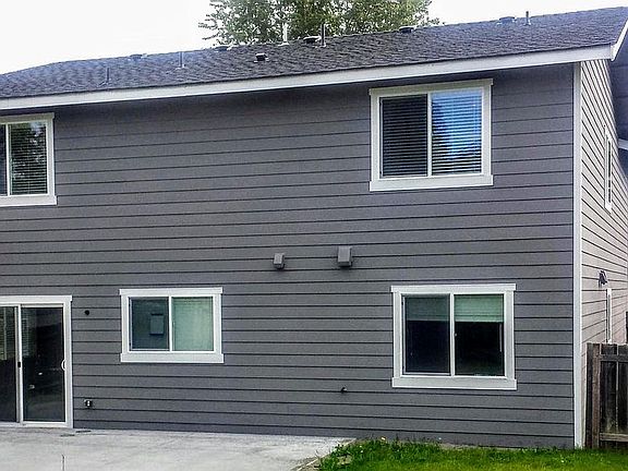 3rd image of 3130 59th Ave NE