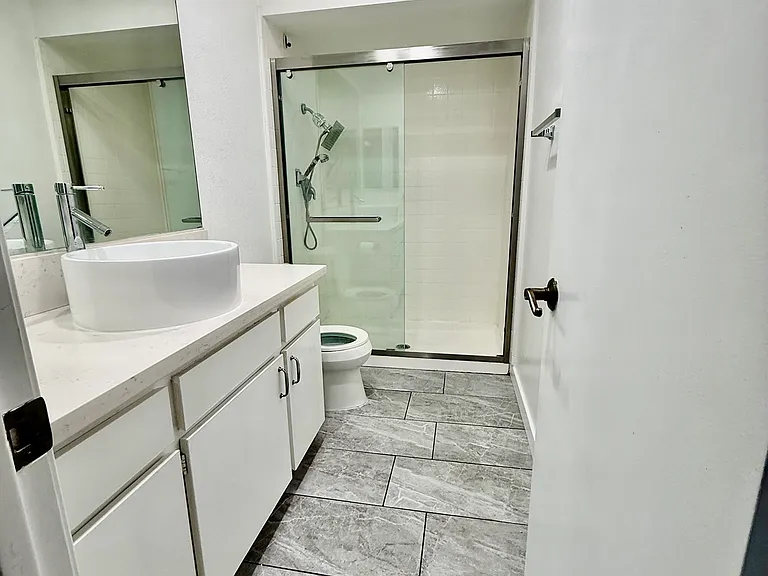 Master Bedroom Bathroom