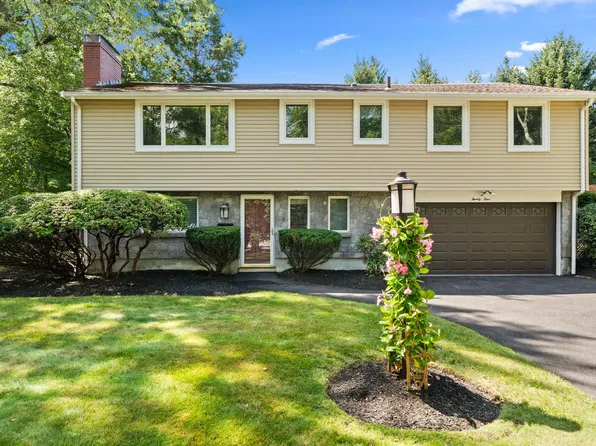 24 Styles Dr, Peabody, MA 01960