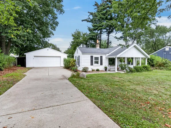 742 Pleasant Ave, Kalamazoo, MI 49008