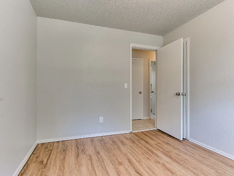 8814 NE 13th St — Photo 25