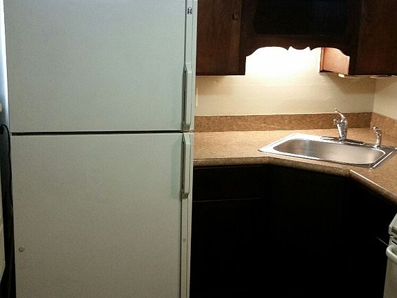 4th image of 832 Park Ave