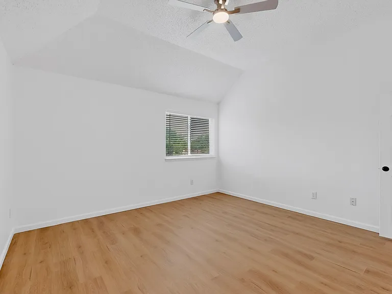 7807 Kristina Dr — Photo 16