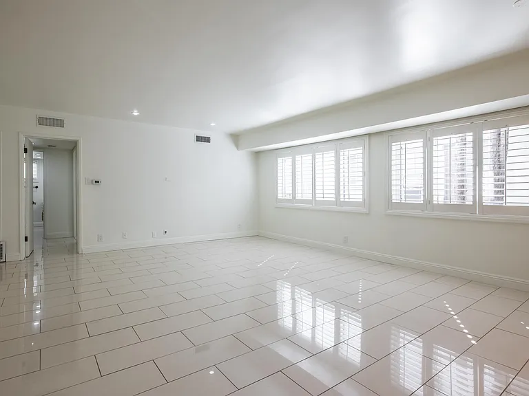 148 S Reeves Dr #4 — Photo 29