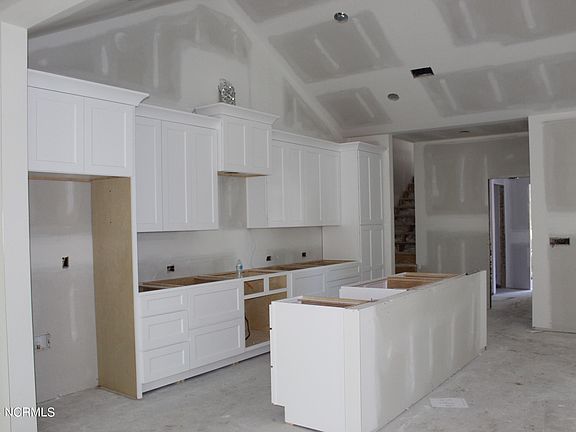 4th image of 727 Cedarhurst Drive SE