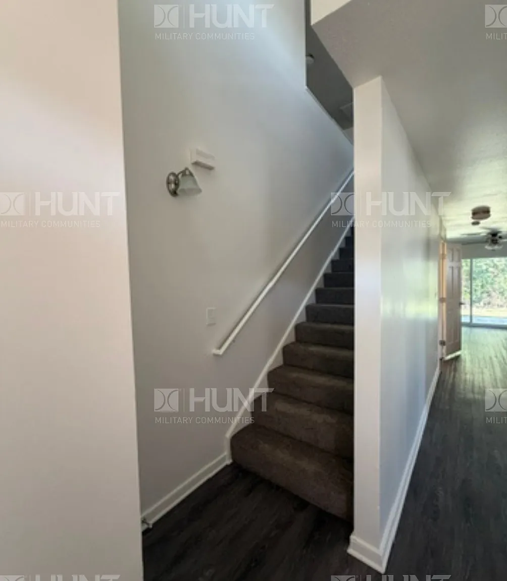 5 bed, 2.5 bath, 1626 sqft, $2,628 — Photo 3