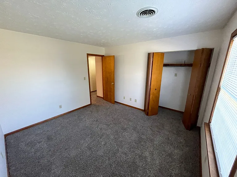 Lynn-Gail Apartments — Photo 25