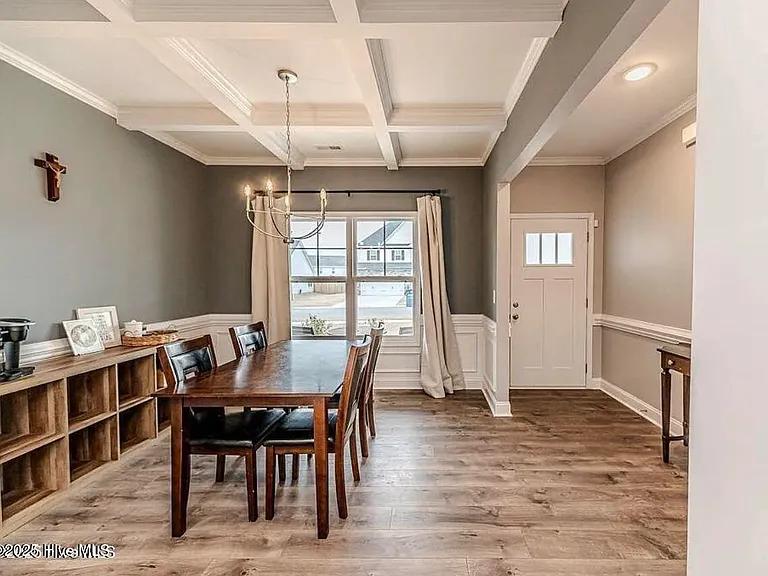 223 Burnside Dr — Photo 2