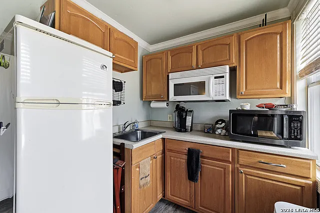 202 W Woodlawn Ave — Photo 24