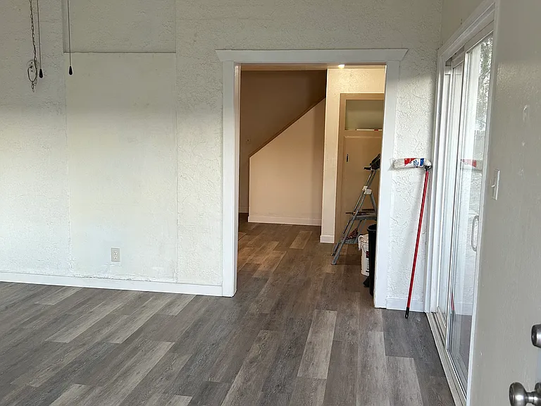 380 Riverfront Dr #B — Photo 11