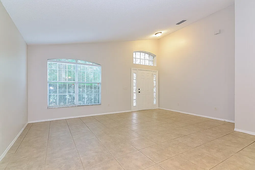 3 bed, 2.0 bath, 1786 sqft, $2,455 — Photo 2