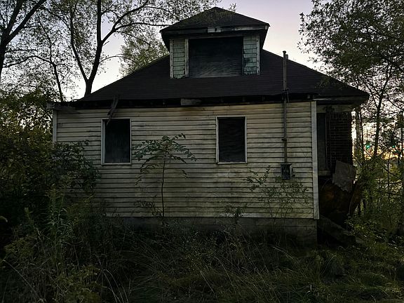 4th image of 405 Bridge St