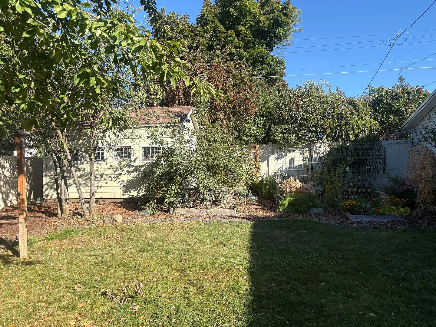 Wonderful 3-4 bedroom Craftsman bungalow available to call home now! — Photo 4