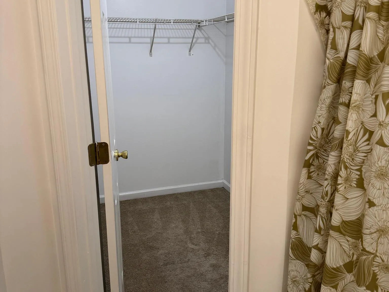 1564 Eastern Sunrise Ln — Photo 3