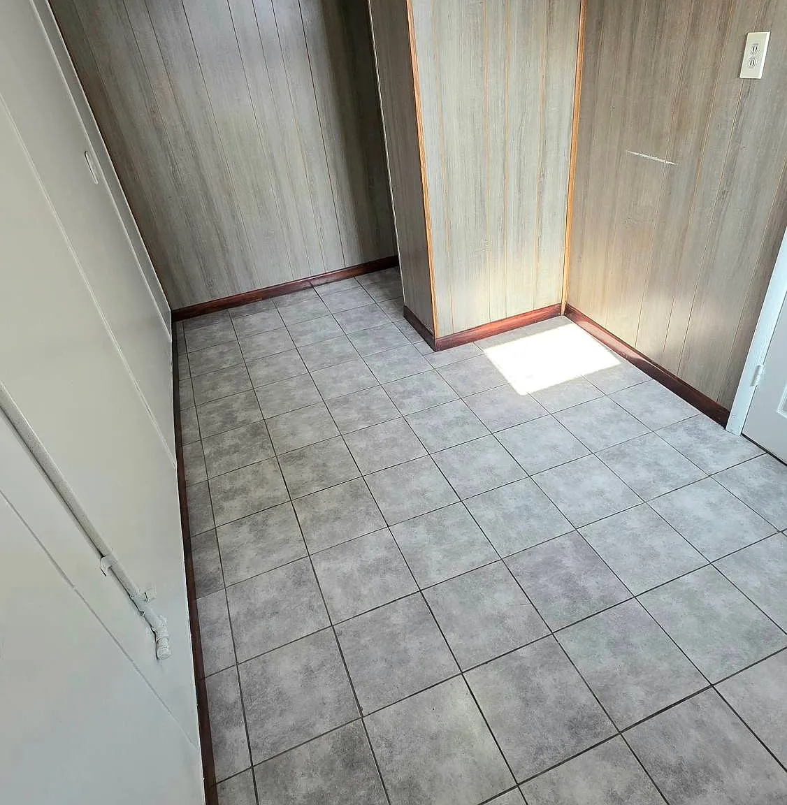 118 Rother Ave — Photo 3