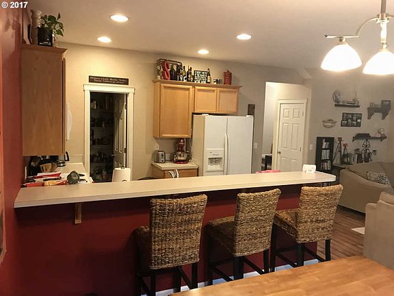 5th image of 4918 NE 59th Cir