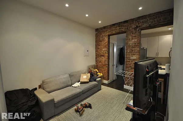 Rented by REAL New York | media 15