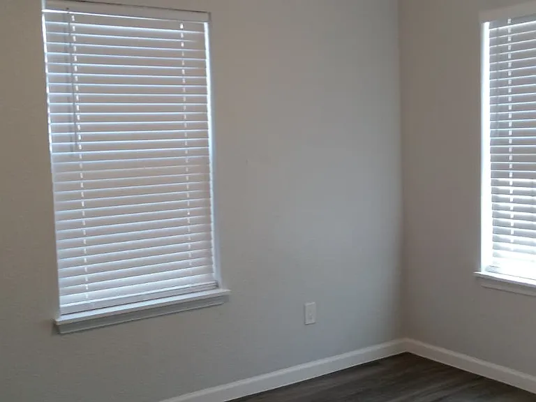 1805 Burnet St — Photo 5
