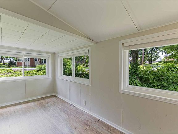 3rd image of 2901 Henderson Ave NW