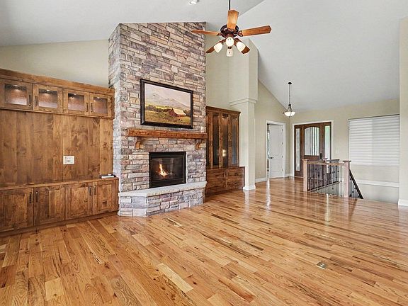 3rd image of 5661 Mid Pointe Dr