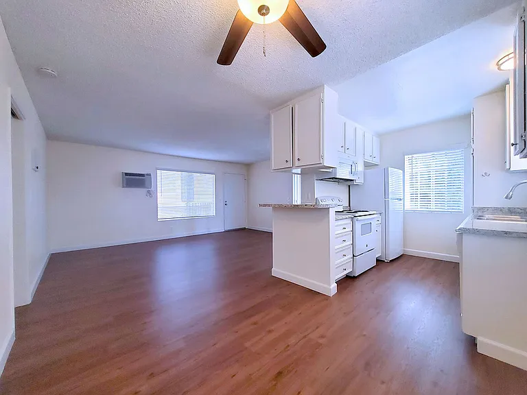 5614 Lauretta St — Photo 2