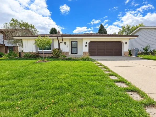 8651 W Greenbrook Dr, Milwaukee, WI 53224