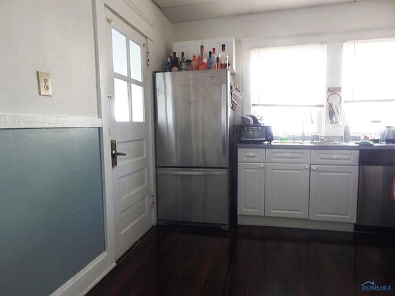 4th image of 801 N Main St