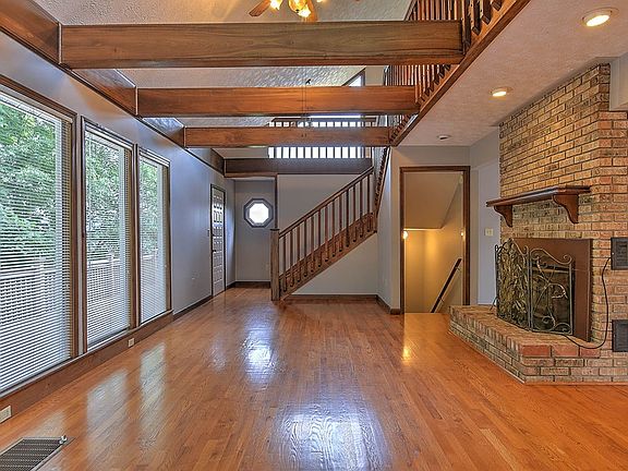 4th image of 22212 Sugarbush Ln