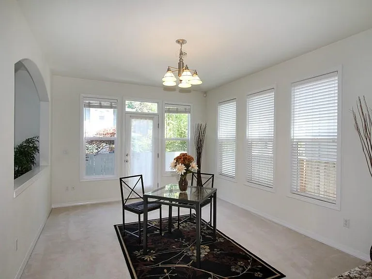17233 NE 25th Way — Photo 8