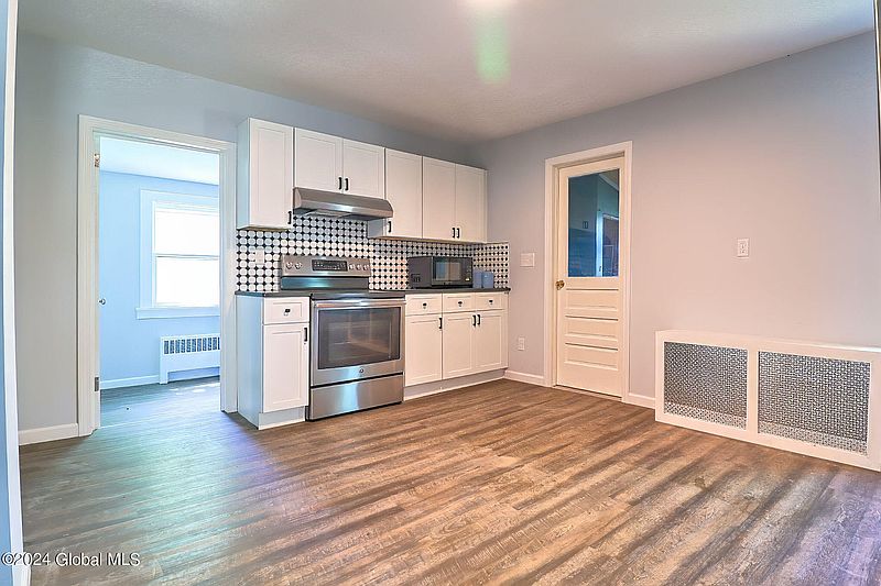 4th image of 1541 8th Avenue