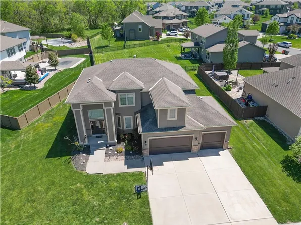 8804 SE 1st St, Blue Springs, MO 64064