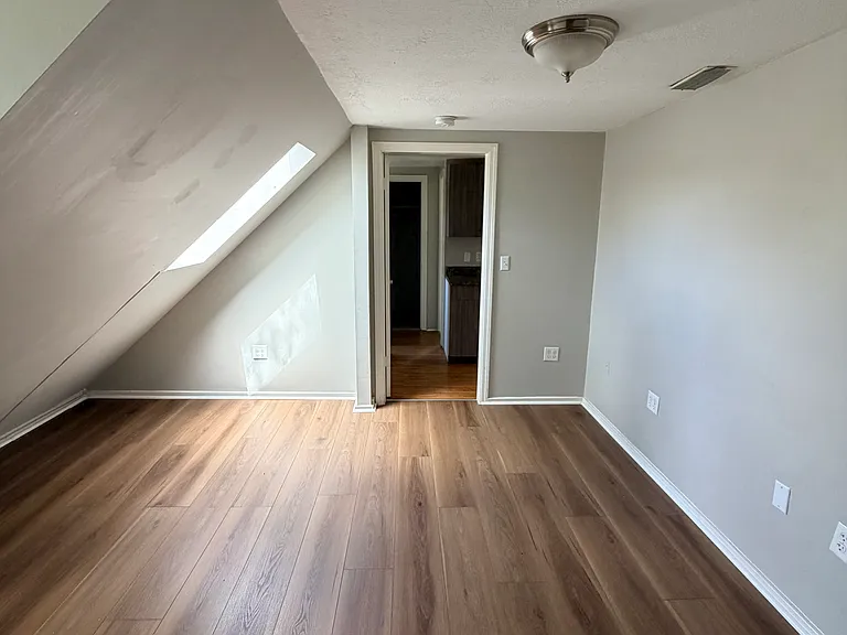 549 Valley St #2 — Photo 11