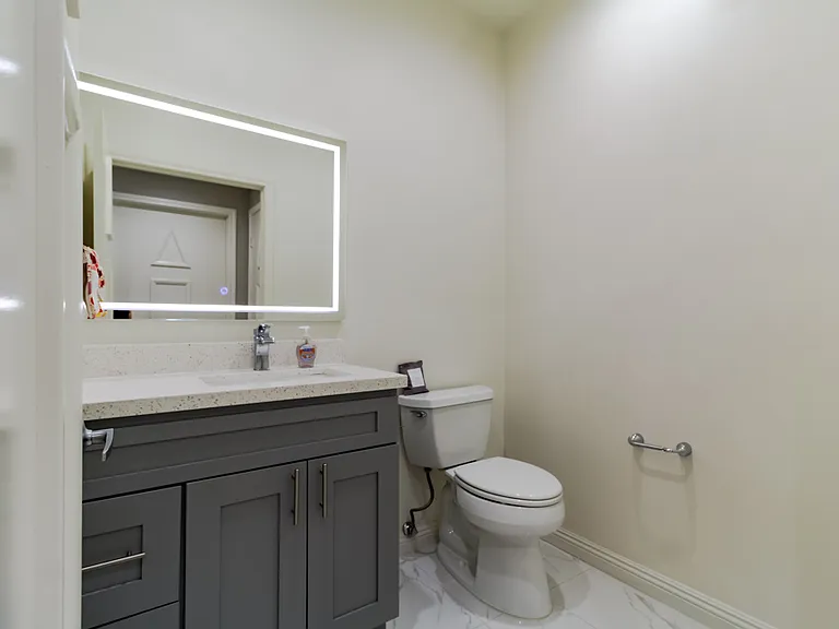 326 Westminster Ave #Penthouse 404 — Photo 27