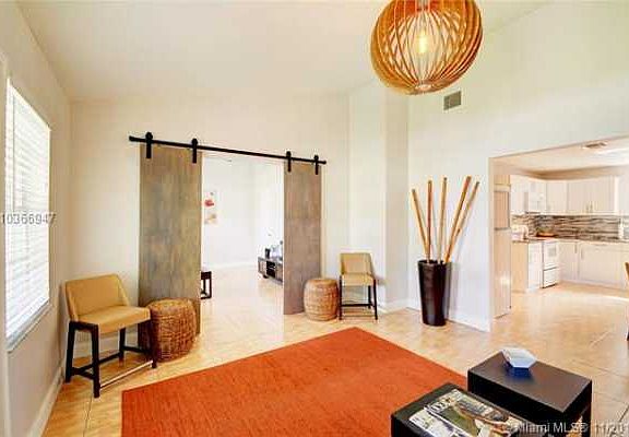 Home For Sale In Hollywood Park