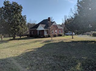 121 Hickam Dr, Kings Mountain, NC 28086