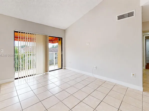 15600 SW 80th St #L-304, Miami, FL 33193