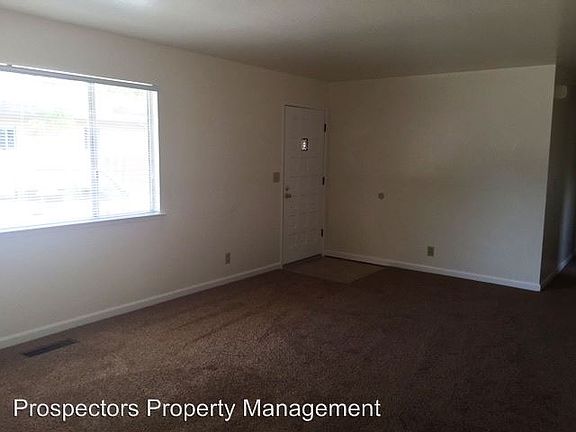 3rd image of 1138B Montebello Dr
