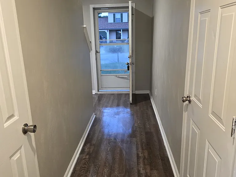 403 Judges Ct — Photo 4