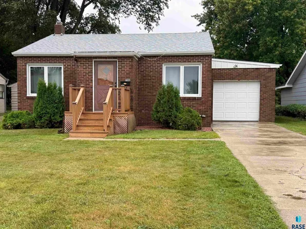 601 3rd Ave S, Clear Lake, SD 57226