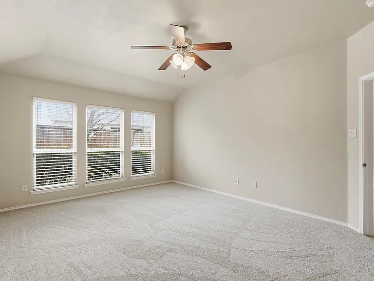 1115 Dickenson Dr — Photo 23
